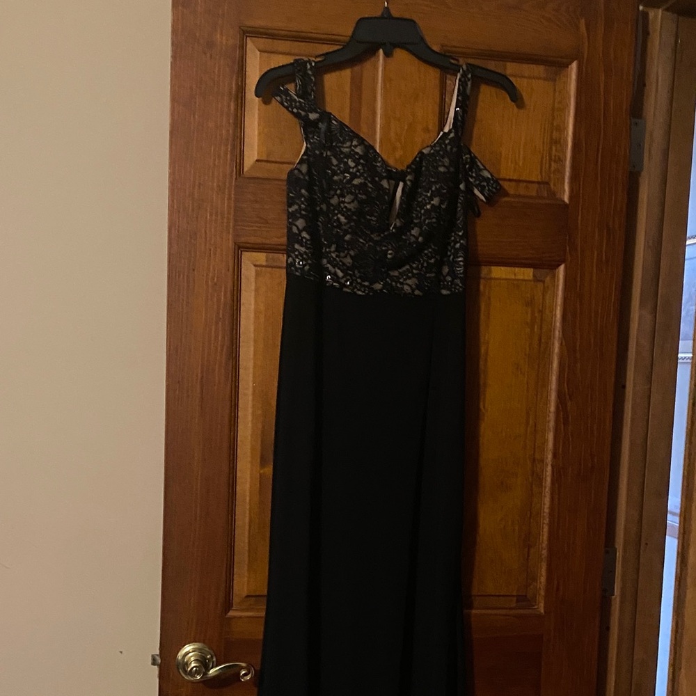 Elegant Black Lace Wedding Gown
